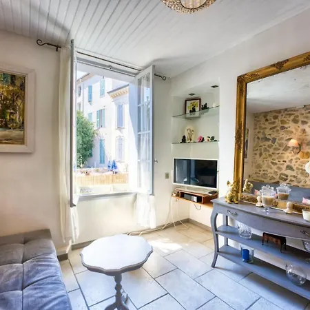New 2-Bed Central Cannes Apt